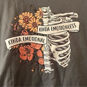 Kinda Emotional, Kinda Emotionless Skeleton Grey Crewneck T-shirt‎ (XL)